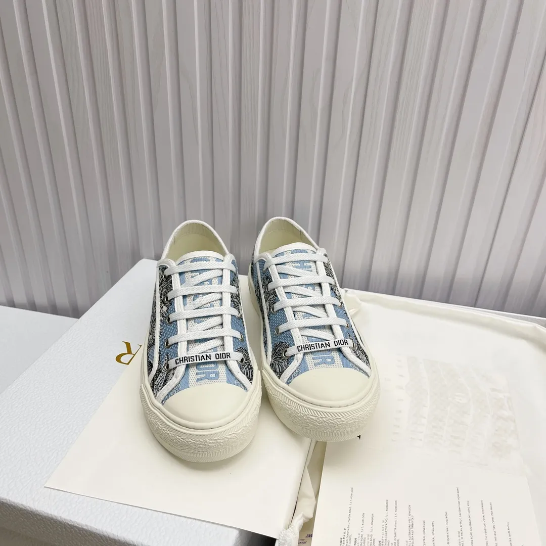 👟👟Ex-factory price 520👟👟 High version in stock, Dior (Dior) flat sneakers are fully embroidered with iconic patterns, ready in stock High quality Dior (Dior) flat sneakers are fully embroidered with iconic patterns👟👟 ♦️Top quality in the market🎗Breaking hot item in foreign counters🎗Non-common imitation version in the market🎗🔳The fabric is made of Italian🇮🇹imported fabrics❗️Embroidered upper, original mold injection Logo frosted five-pointed star outsole🔳Inside imported lambskin+high elasticity Injection molding mold Logo foam feet Size number: 35 to 42 (42 customized)